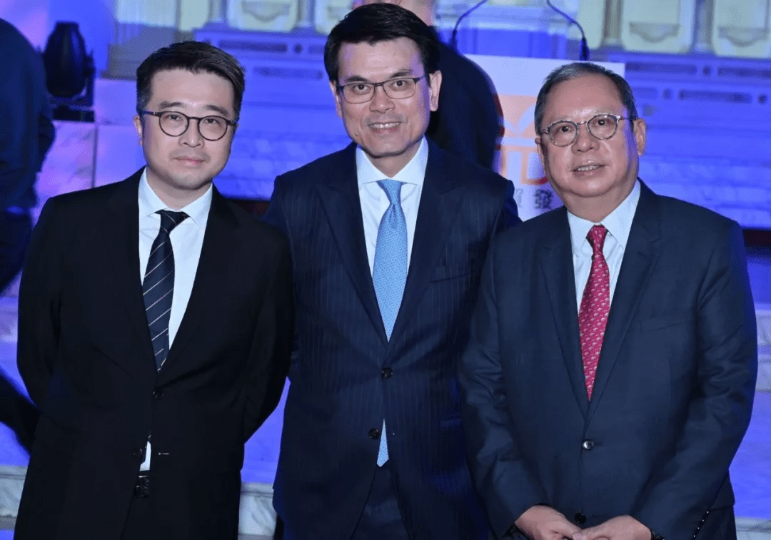 Calvin Choi was invited to attend the “Think Asia, Think Hong Kong” symposium organized by HKTDC; Edward Yau, Bernard Chan and Peter Lam officiated the event
